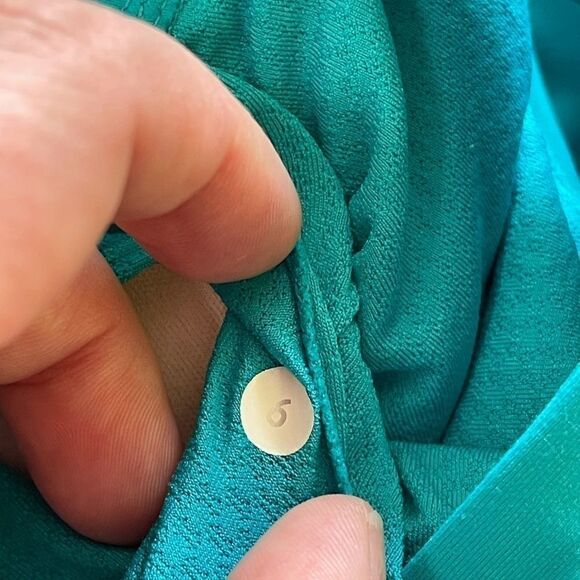 Lululemon teal racer back tank top size 6 - Picture 6 of 7